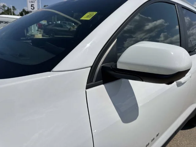 Used 2025 White Chevrolet LT image 10