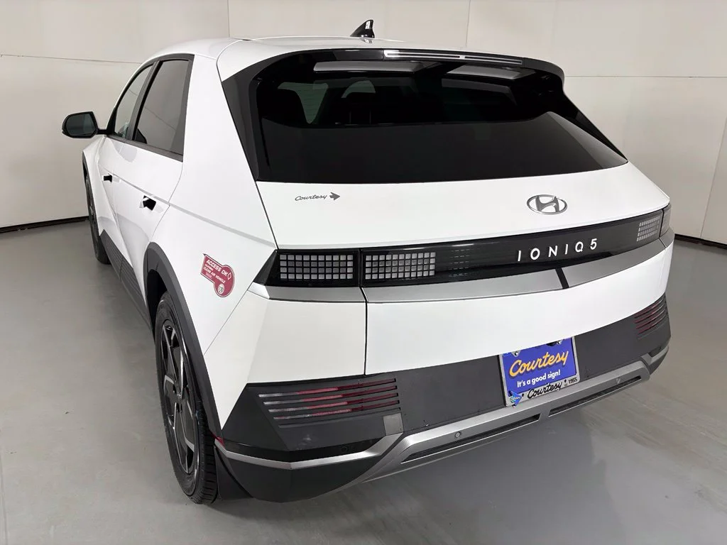 Used 2024 White Hyundai SEL image 6