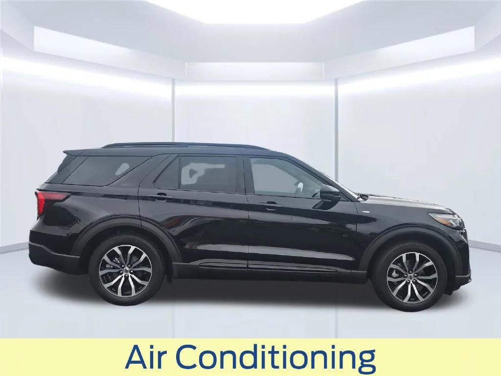 New 2027 Agate Black Metallic Ford ST-Line image 23