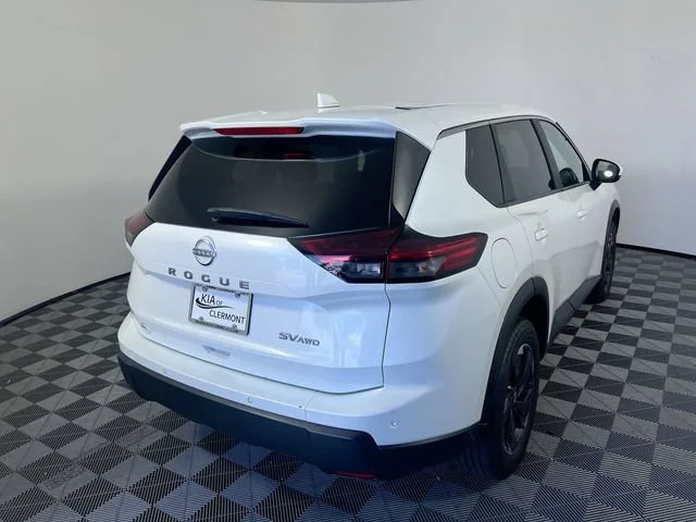 Used 2024 Everest White Pearl Nissan SV image 2