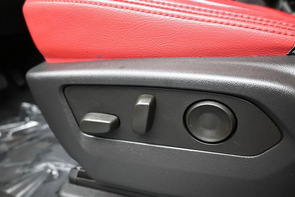 Used 2022 Black Chevrolet Custom image 12