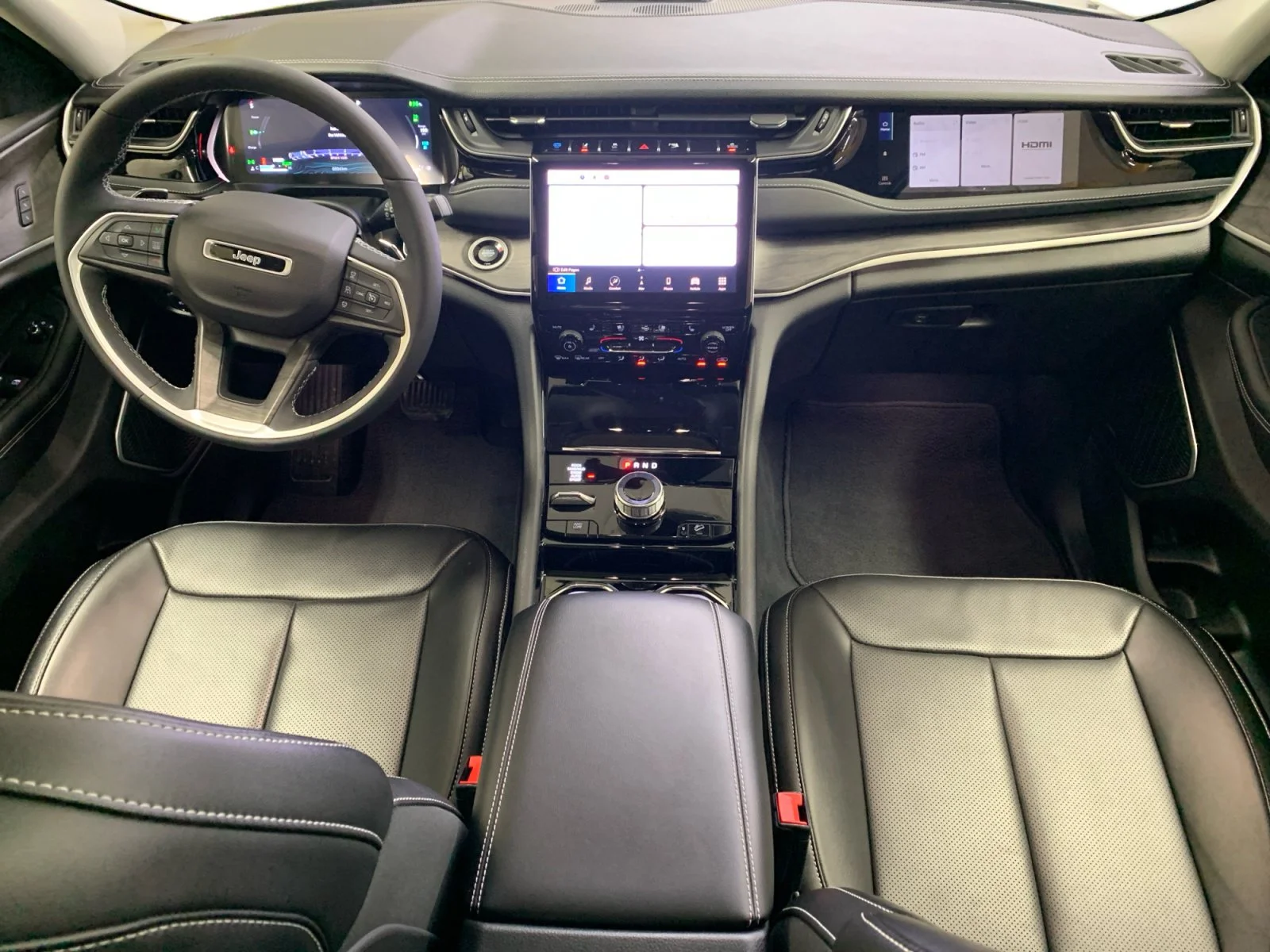New 2023 Diamond Black Crystal Pearl Jeep  image 12