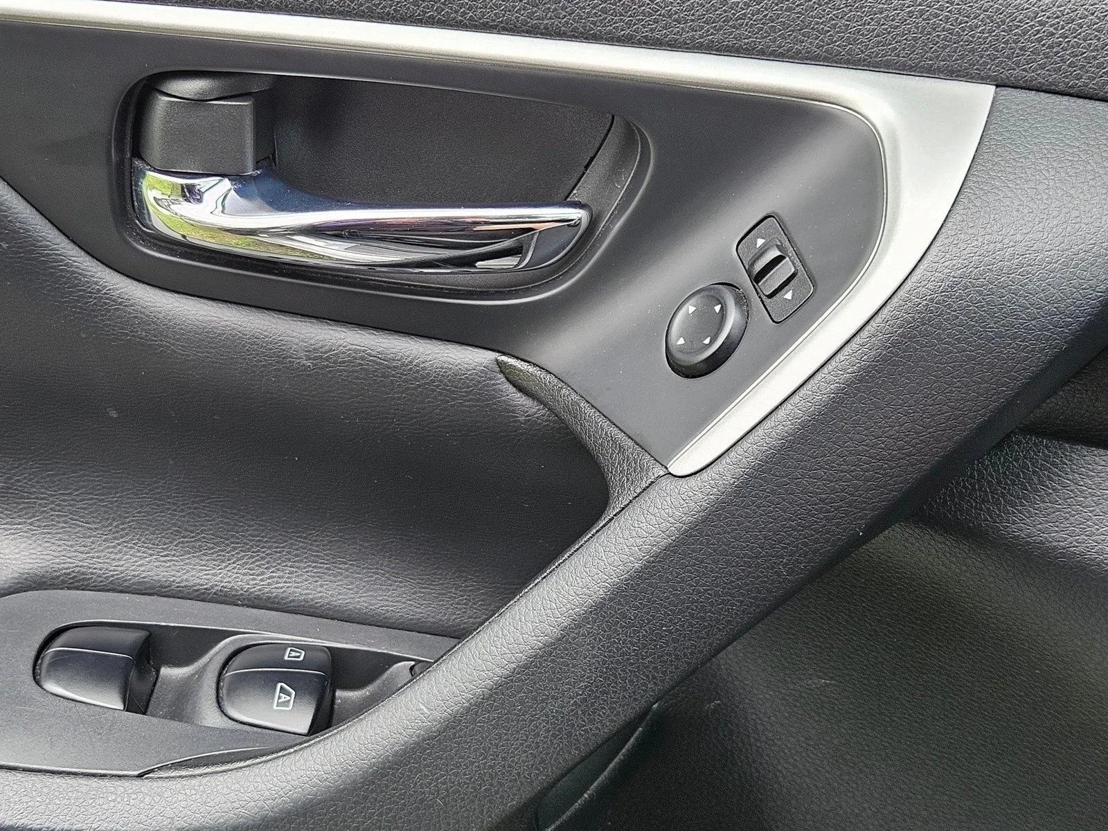 Used 2018 Gun Metallic Nissan 2.5 SL image 6