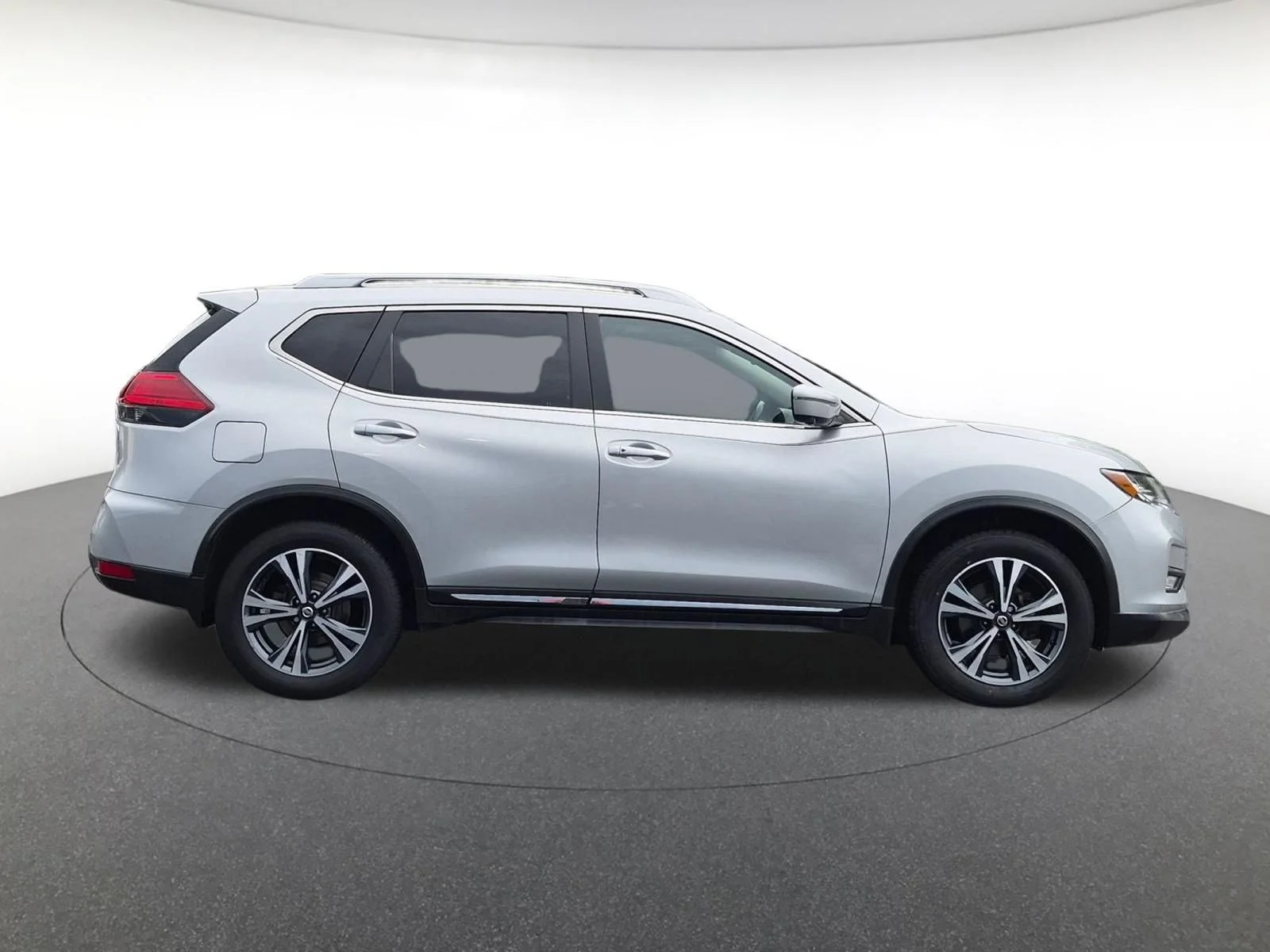 Used 2017 Brilliant Silver Nissan SL image 4