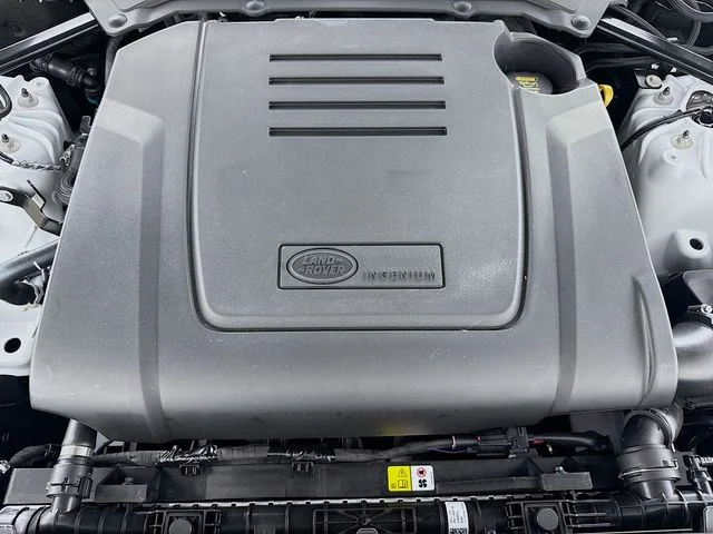 New 2026 Fuji White Land Rover Dynamic SE image 32