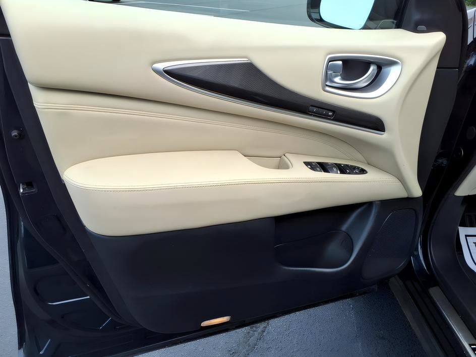 Used 2020 Hermosa Blue INFINITI LUXE image 17