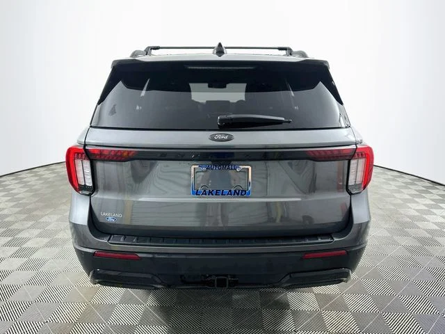 Certified Used 2025 Gray Ford ST-Line image 4
