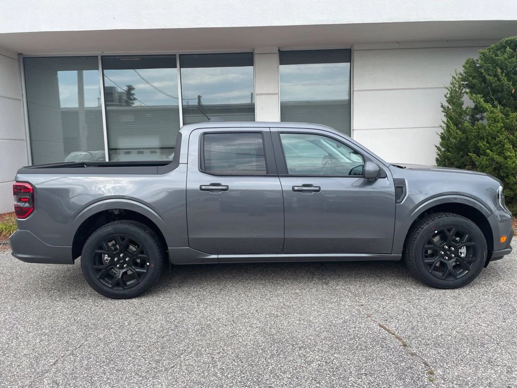 New 2026 CARBONIZED GRAY Ford Lobo High image 6