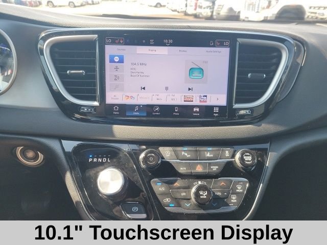 Used 2025 Bright White Clearcoat Chrysler Select image 8