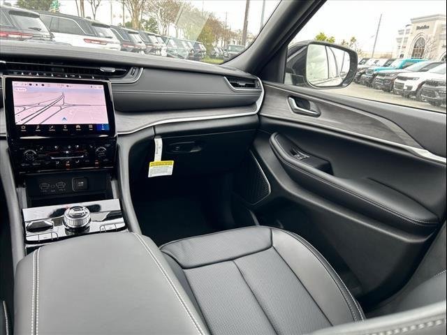 Used 2024 Rocky Mountain Pearlcoat Jeep  image 26