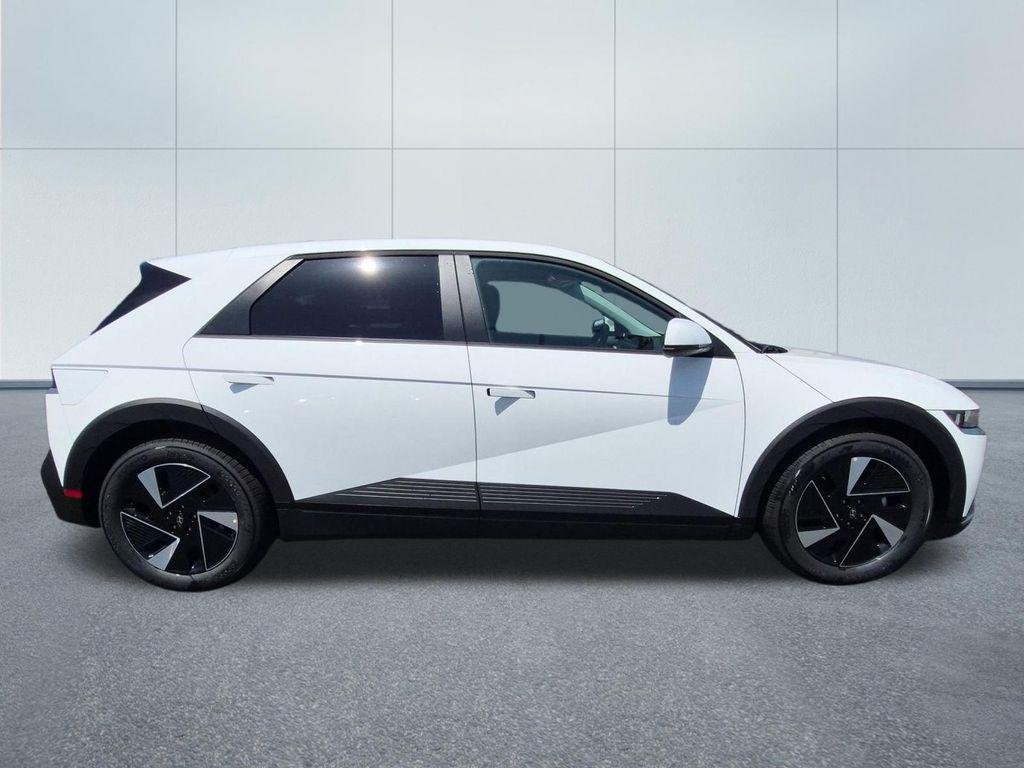 New 2026 White Hyundai SEL image 7