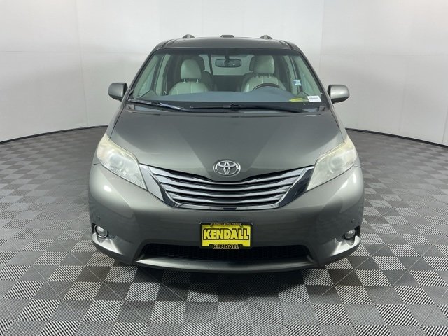 2011 Toyota Sienna Limited photo 2