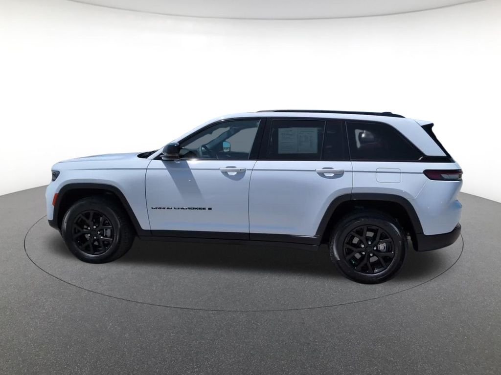 Used 2025 White Jeep Altitude X image 17