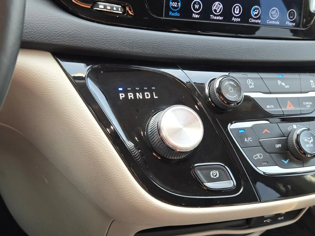 Used 2018 Gray Chrysler Touring L Plus image 25