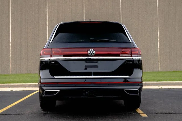 New 2026 Black Volkswagen 2.0T SE w/Technology image 7