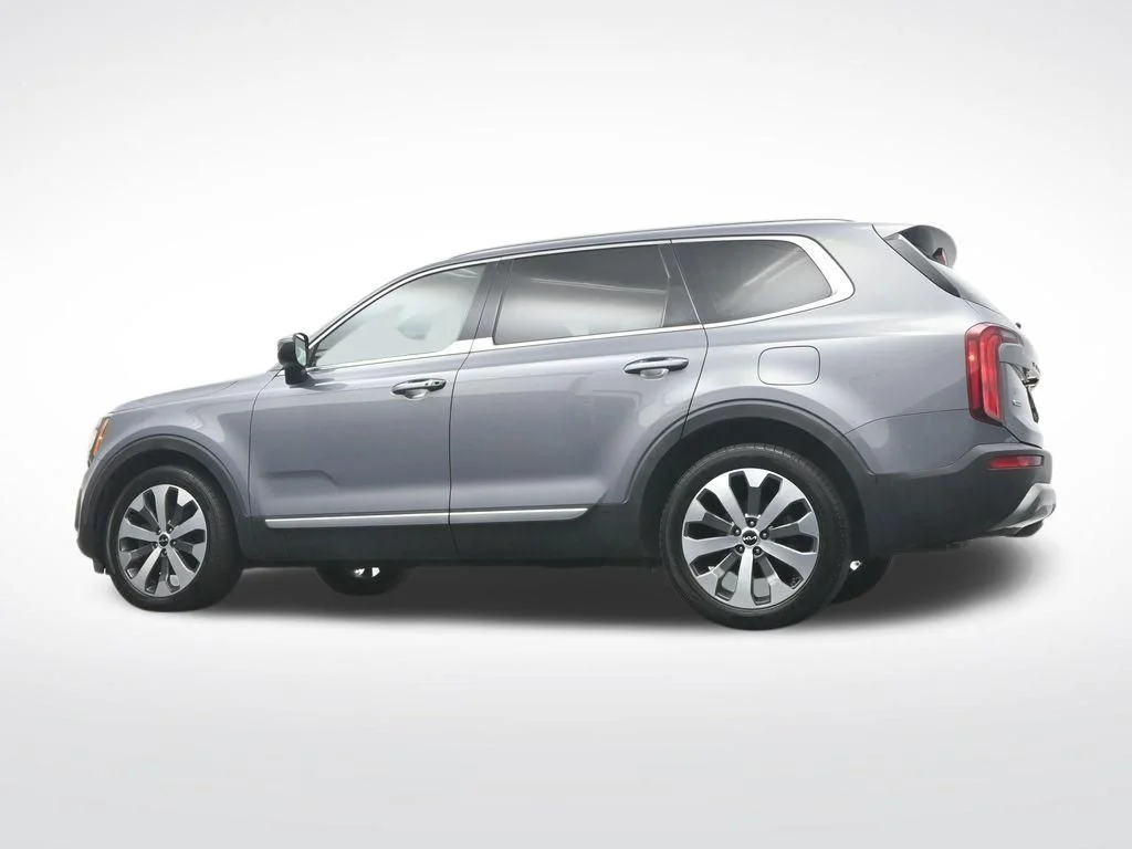 Used 2022 Everlasting Silver Kia S image 39