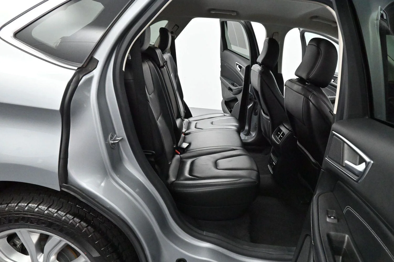 Used 2022 Iconic Silver Ford Titanium image 36