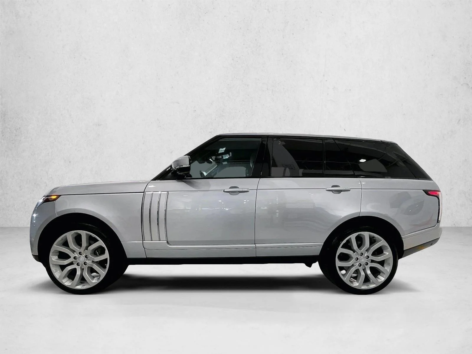 Used 2019 Indus Silver Metallic Land Rover  image 6