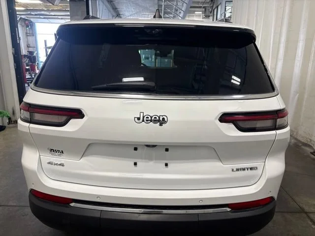 Used 2024 White Jeep Limited 4x4 image 5