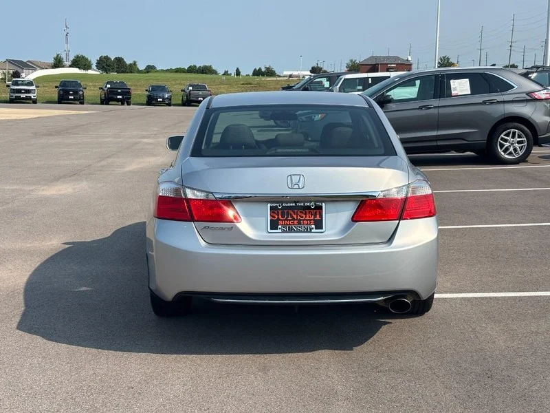Used 2014 Alabaster Silver Metallic Honda EX image 4
