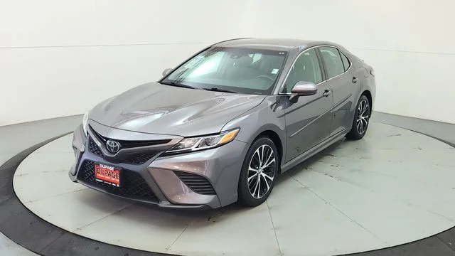 Used 2018 Gray Toyota SE image 3