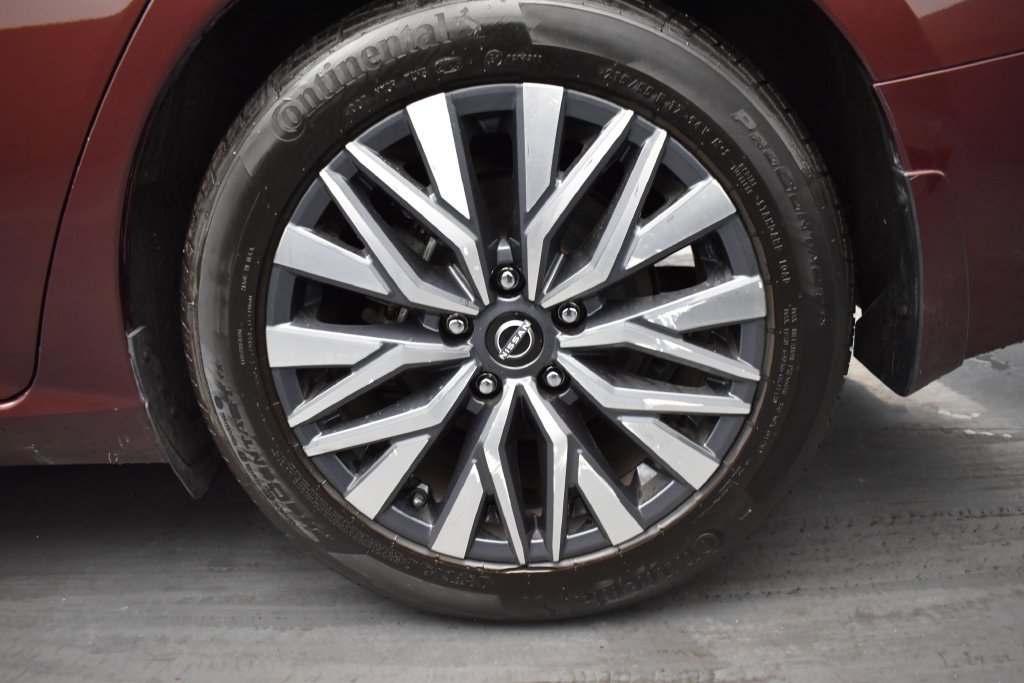 Used 2023 Red Nissan 2.5 SV image 17