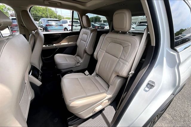 Used 2023 White Lincoln Reserve image 18