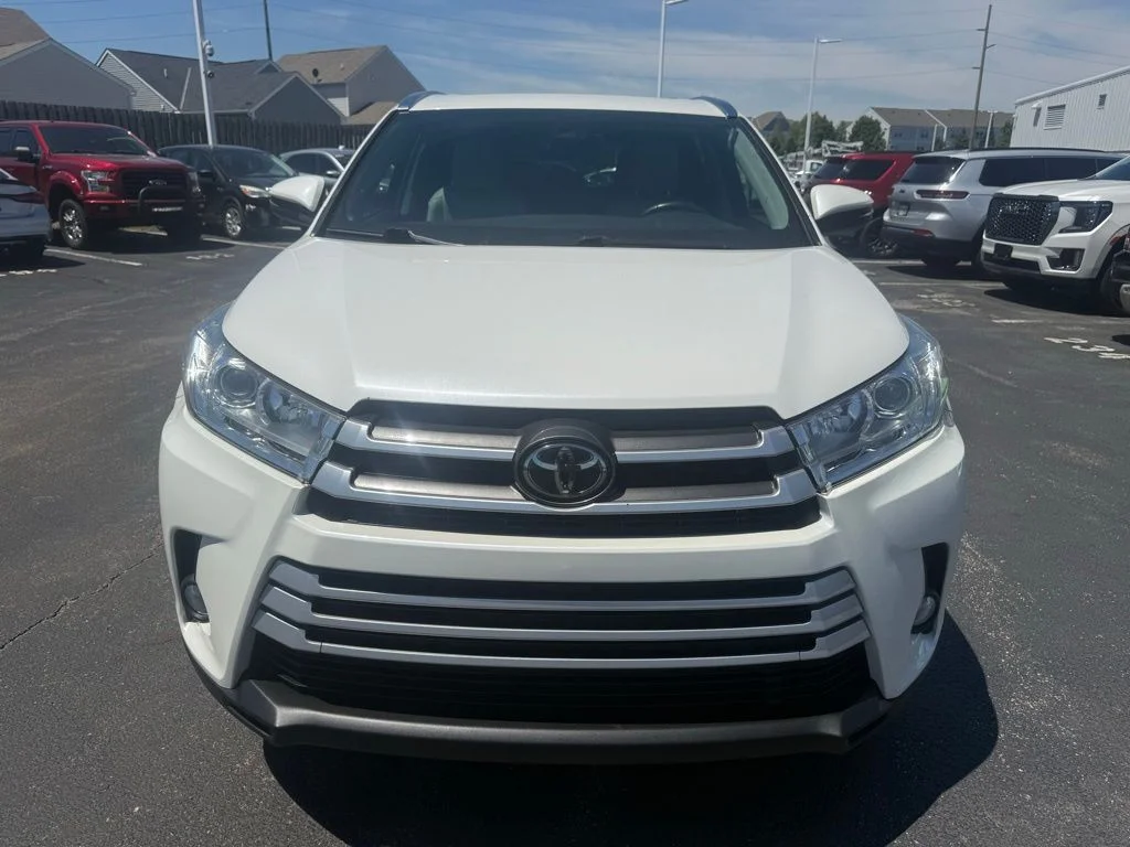 Certified Used 2019 Blizzard Pearl Toyota XLE image 8