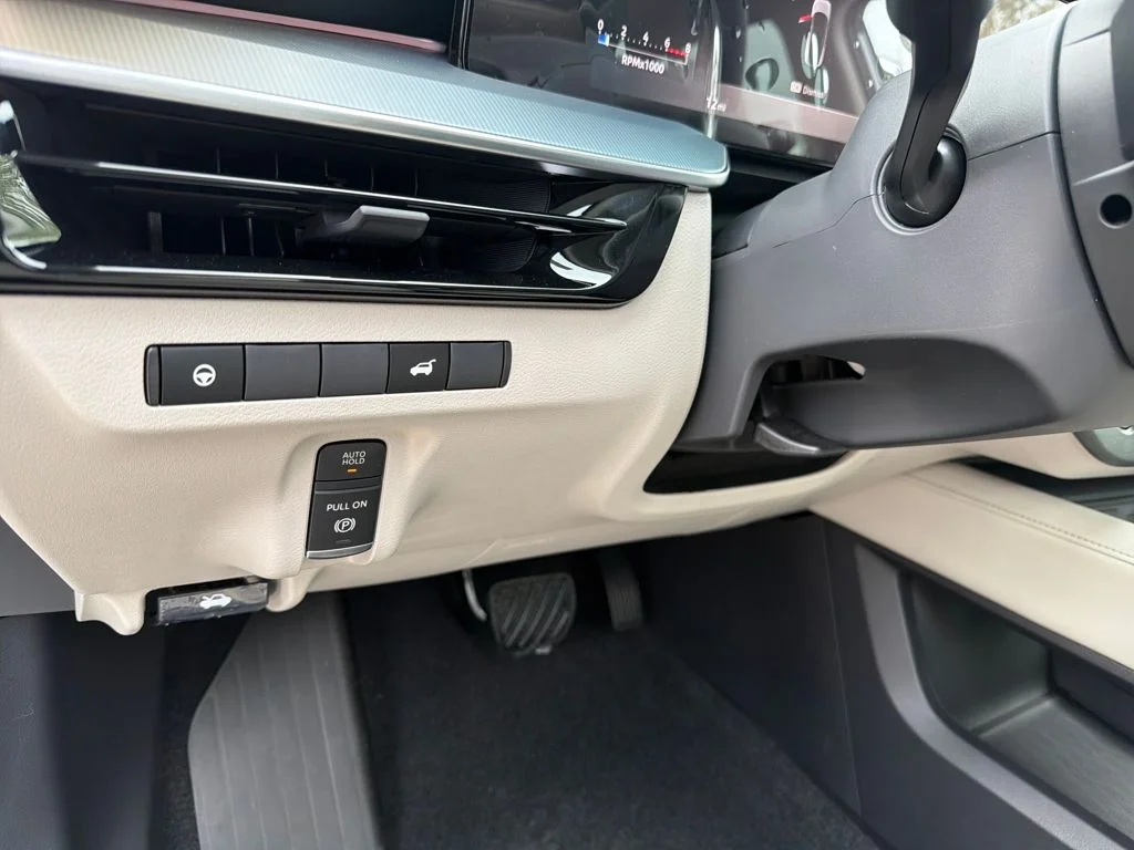 New 2026 White Nissan SL image 19