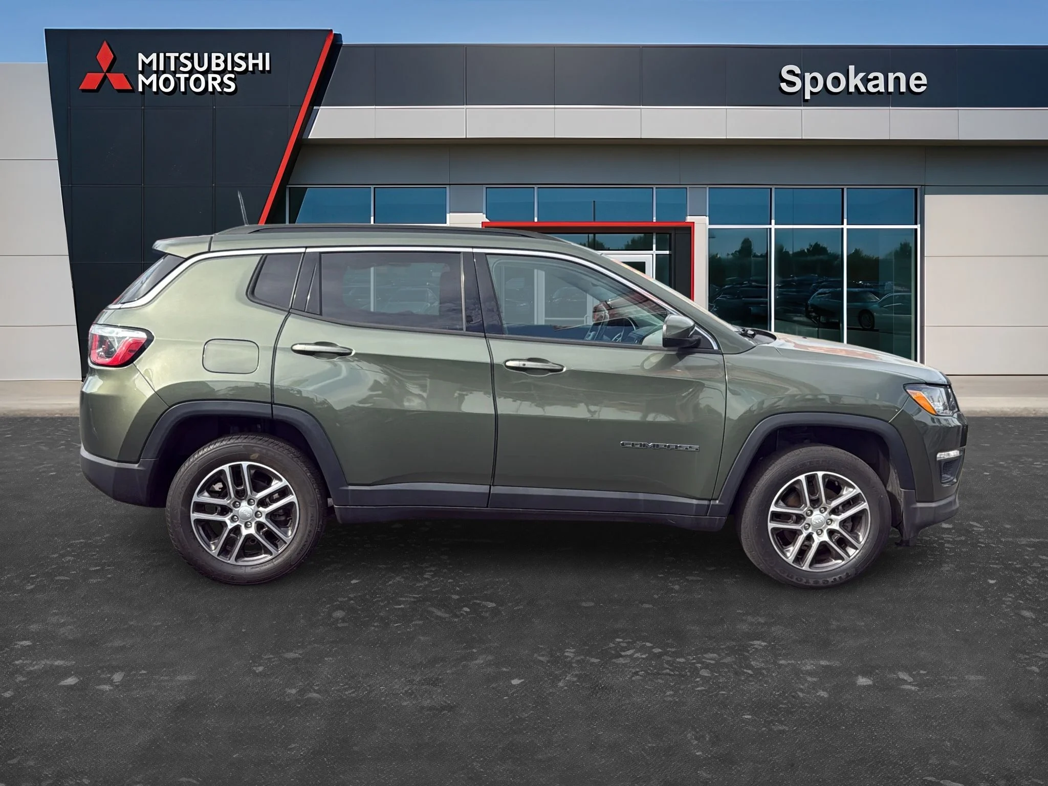 Used 2020 Olive Green Pearlcoat Jeep Latitude image 6