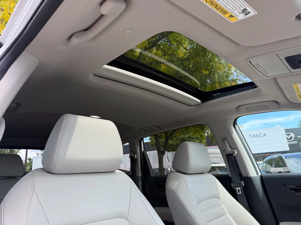 Used 2024 Platinum White Pearl Honda EX-L image 31