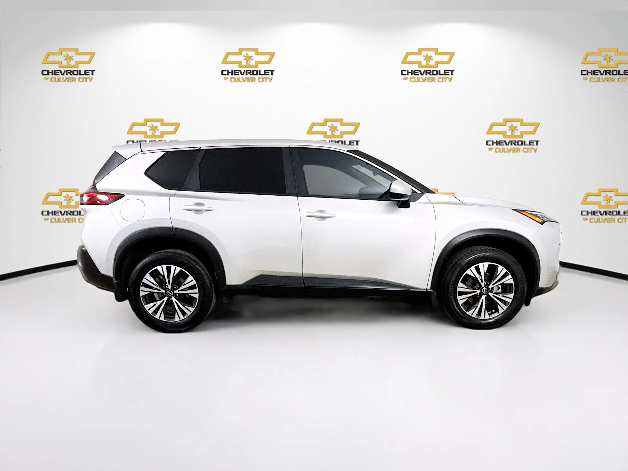 Used 2023  Nissan SV image 9