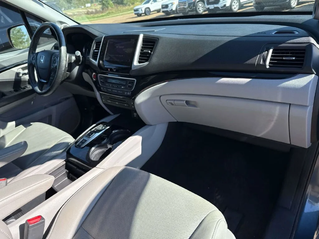 Used 2017 Blue Honda Elite image 19