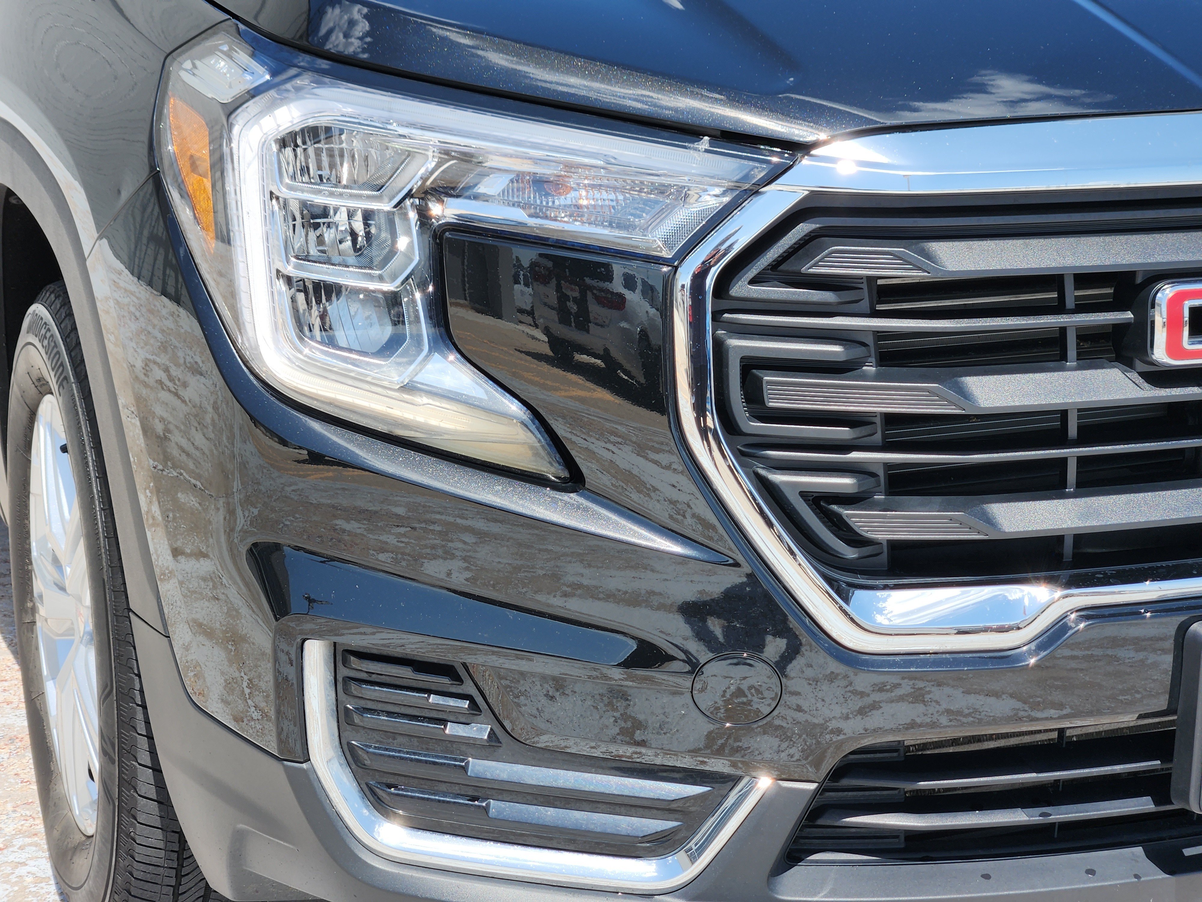 Used 2024 Ebony Twilight Metallic GMC SLE image 11
