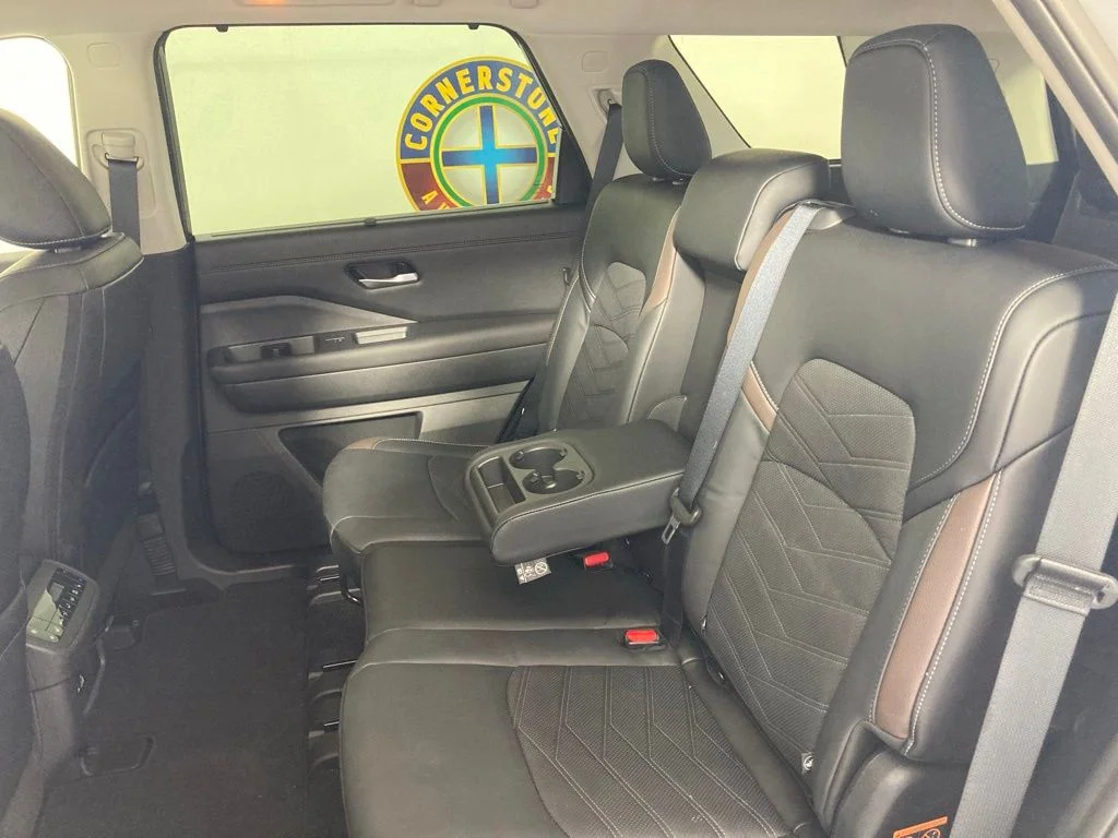 Used 2025 Gray Nissan Platinum image 18