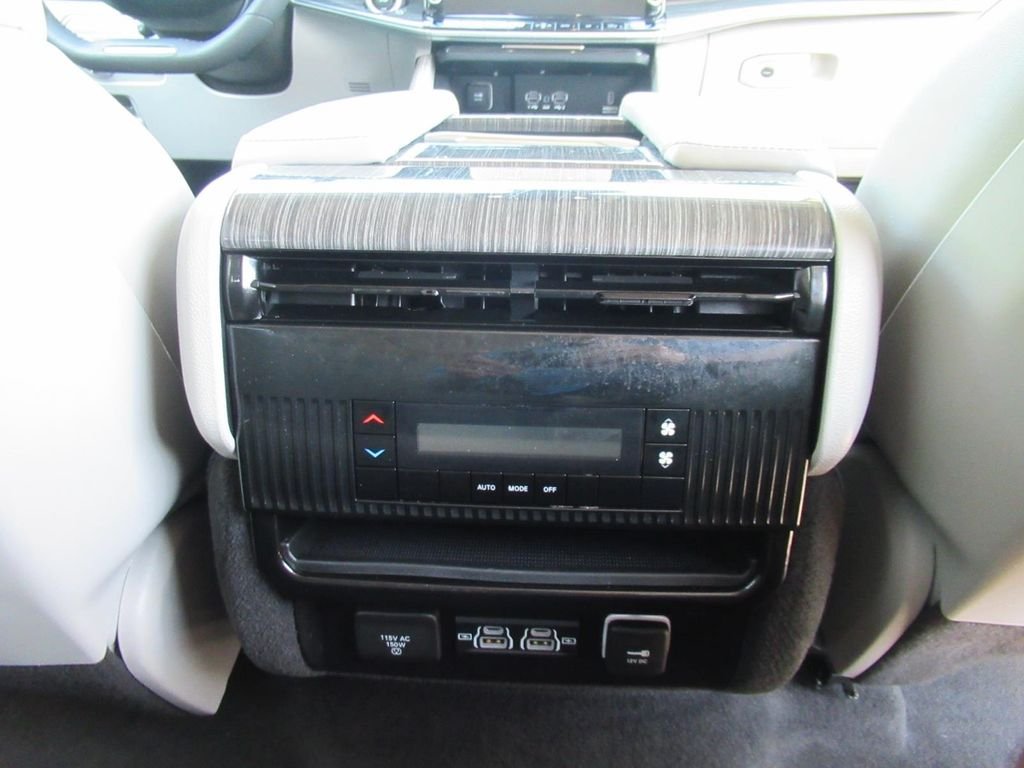 Used 2022 White Jeep Series II image 34