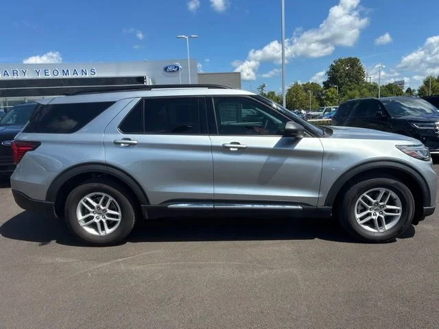 Used 2025 Iconic Silver Metallic Ford Active image 10