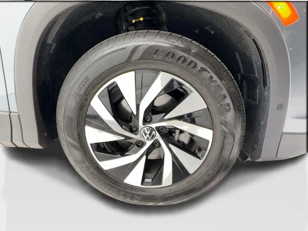 Used 2025 Gray Volkswagen 2.0T S image 13