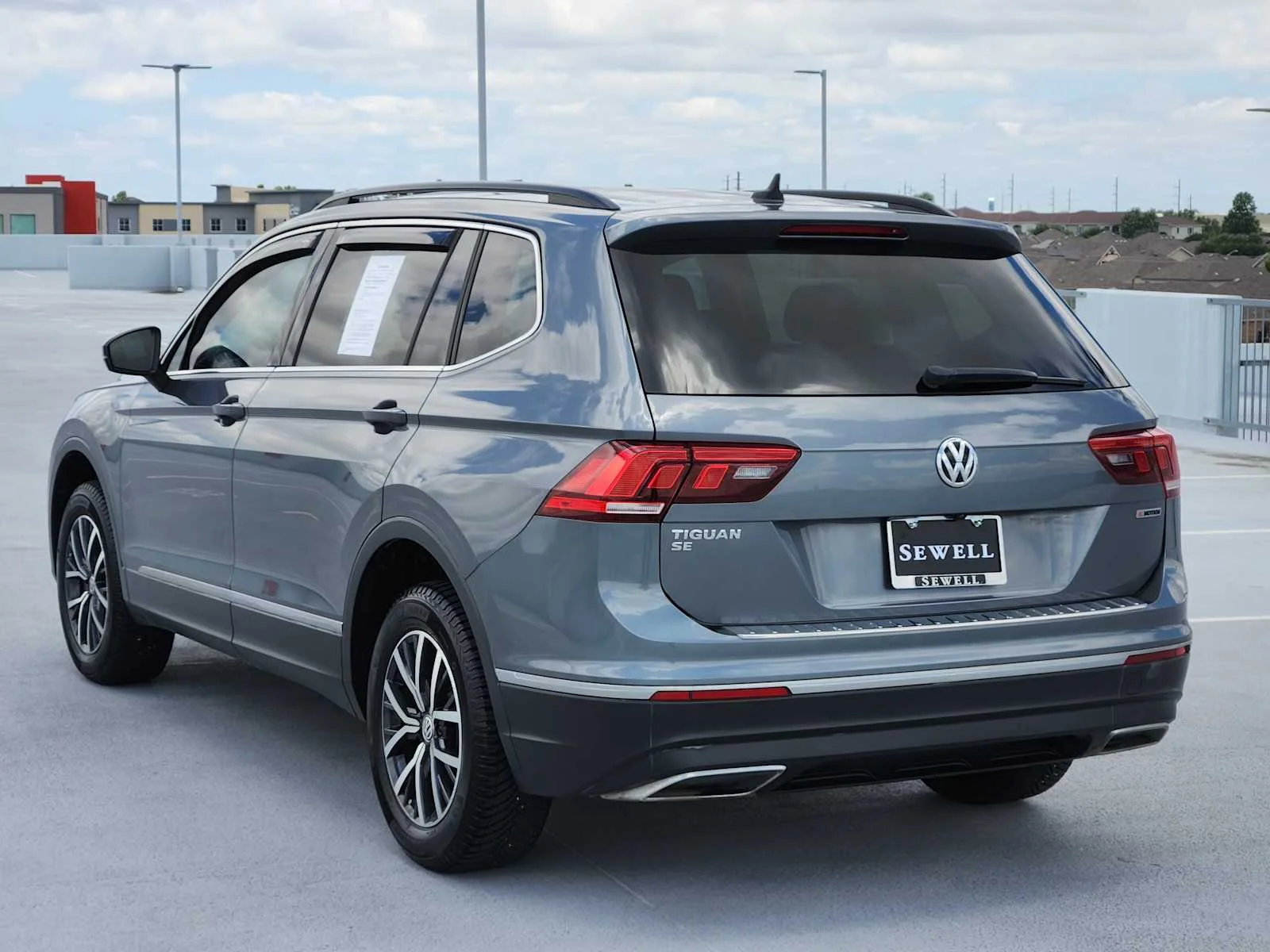 Used 2020 Platinum Gray Metallic Volkswagen SE image 7