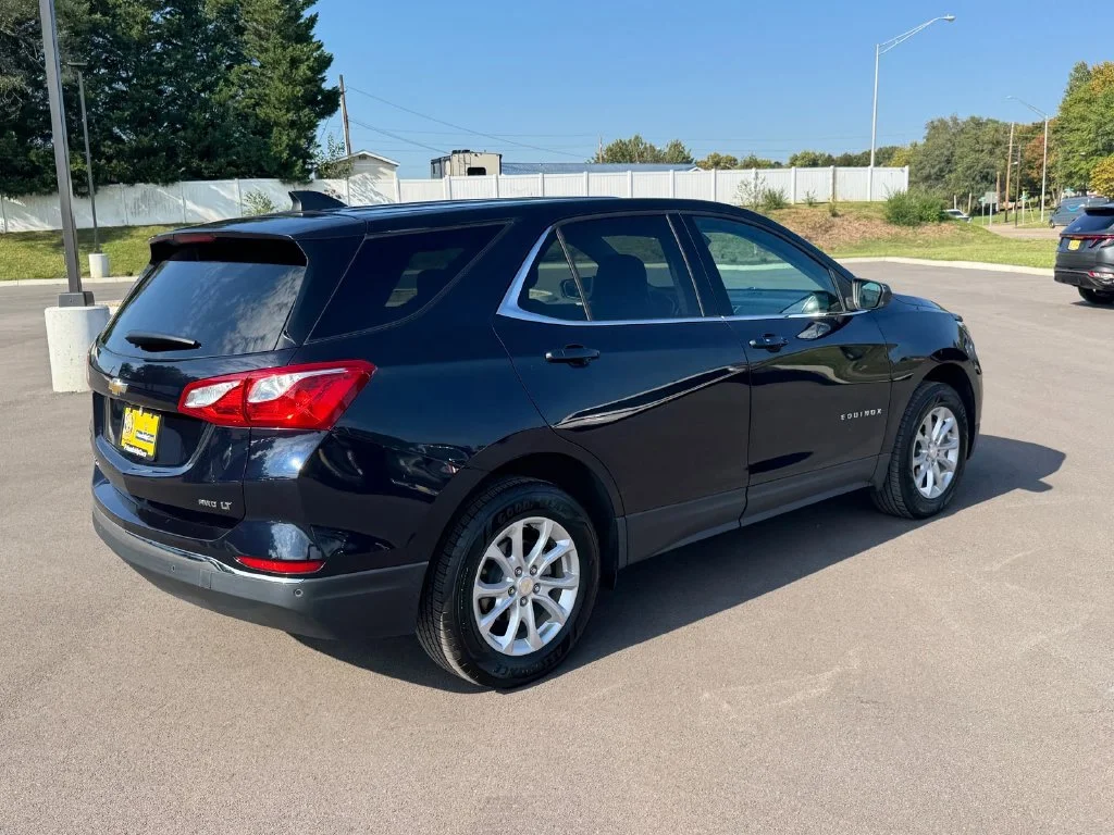 Used 2020 Blue Chevrolet LT image 4