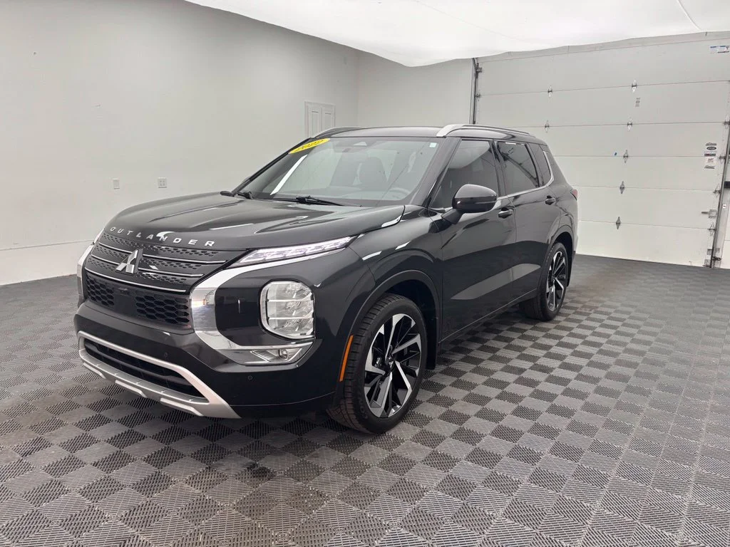 Used 2022 Black Mitsubishi SEL image 14