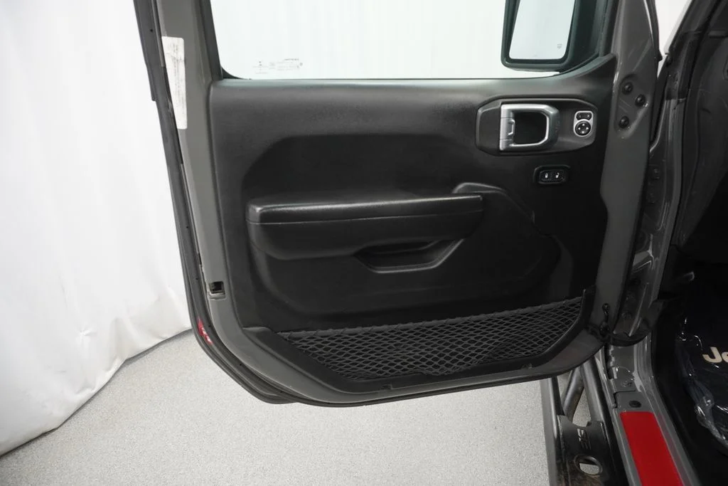 Used 2019 Gray Jeep Sport S image 42