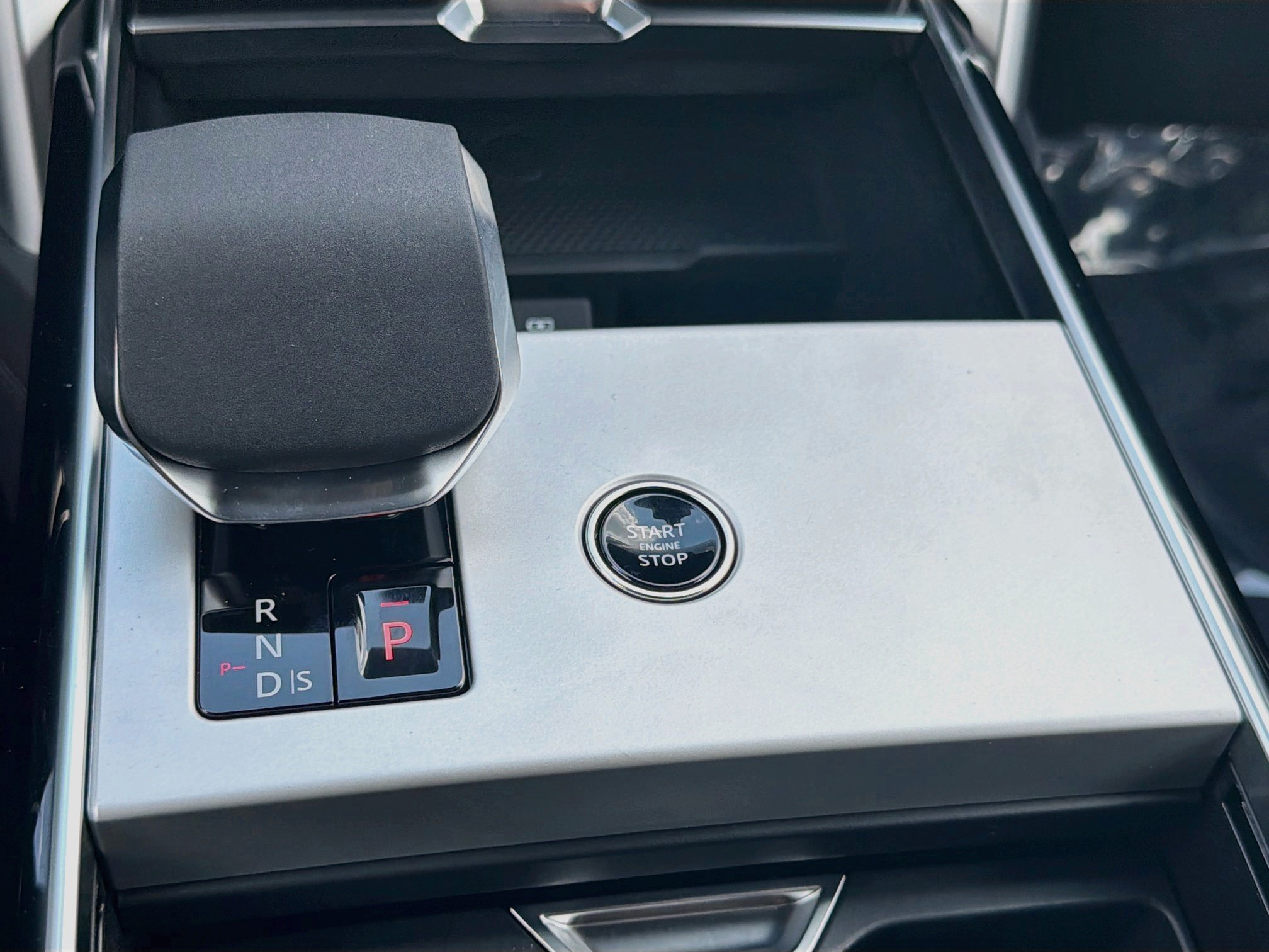 New 2026 Carpathian Grey Land Rover SE image 29