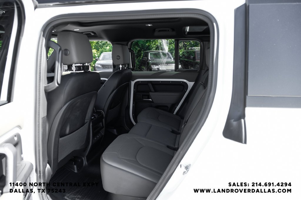 Used 2025 White Land Rover X-Dynamic SE image 47