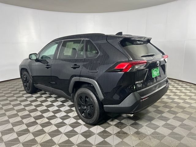 2019 Toyota RAV4 LE photo 2