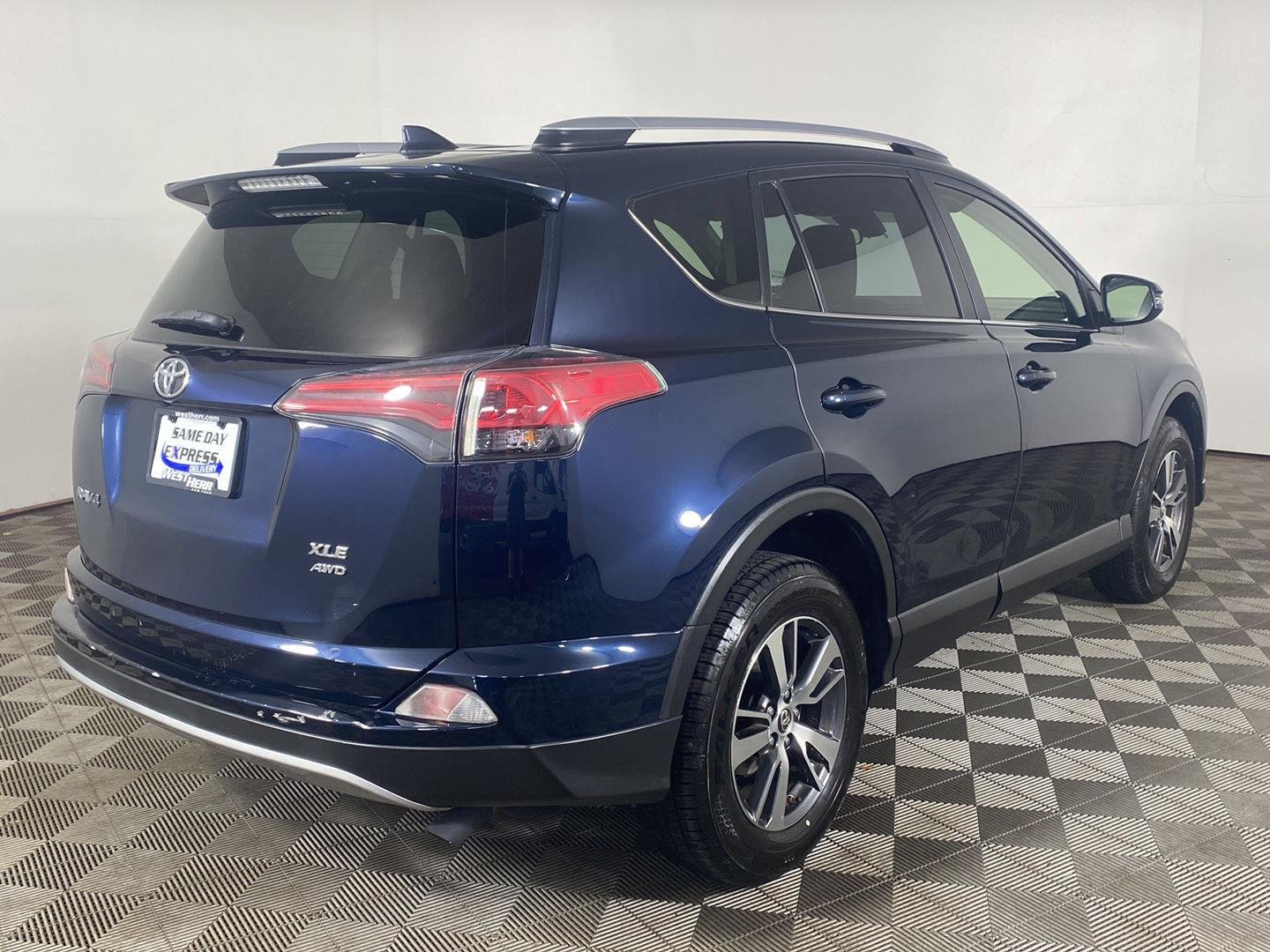 Used 2018 Galactic Aqua Mica Toyota XLE image 6