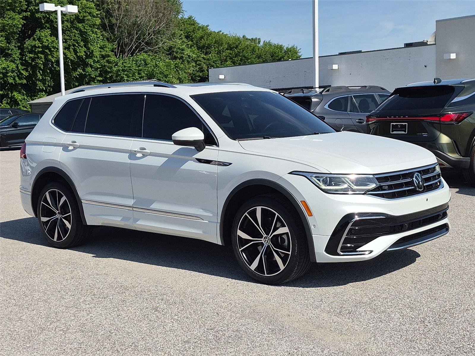 Used 2022 Oryx White Pearl Volkswagen SEL R-Line image 7