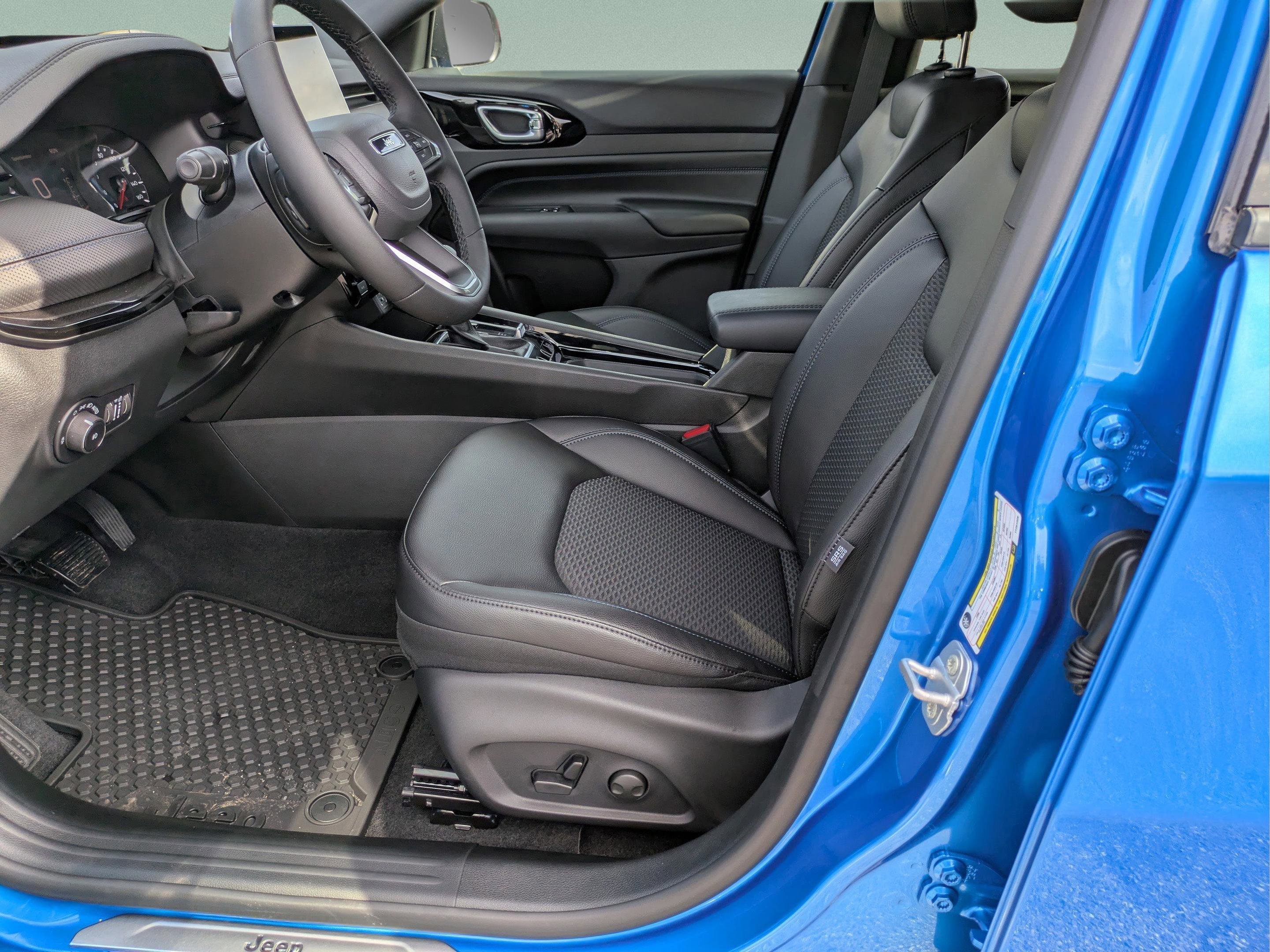 New 2026 Hydro Blue Pearlcoat Jeep Latitude Altitude image 21