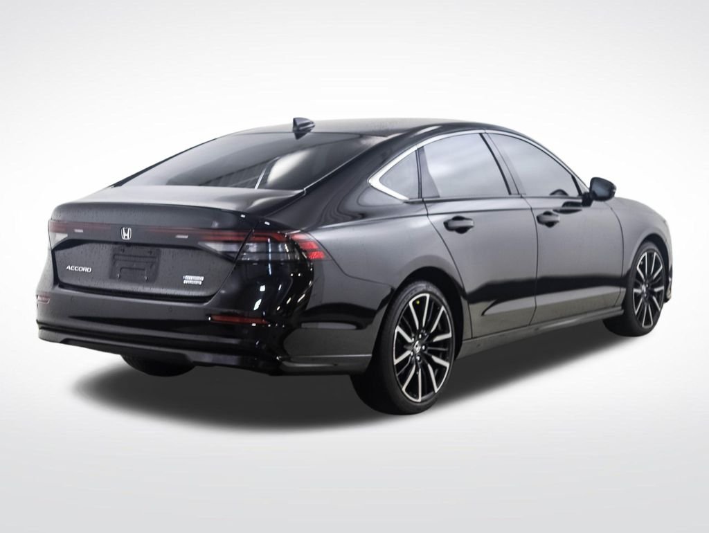 Used 2024 Crystal Black Pearl Honda Touring image 5