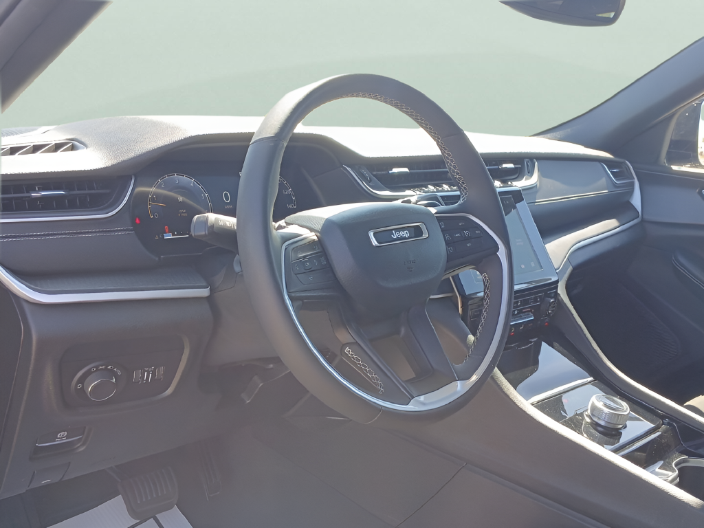 Used 2023 Silver Jeep Altitude X image 14